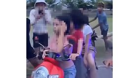 Baru-baru ini ramai di media sosial, aksi tiga remaja perempuan mabuk hingga rebahan di tengah jalan terekam kamera. 