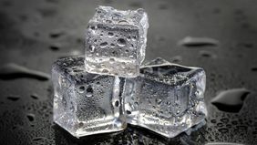 Mengonsumsi es batu secara berlebihan dapat menimbulkan beberapa masalah pada kesehatan tubuh. 