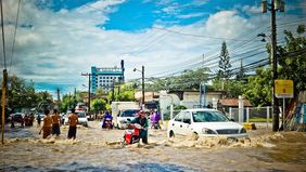 Banjir yang menenggelamkan negara bagian Rio Grande do Sul disebabkan hujan deras yang mengguyur selama berhari-hari dan mengakibatkan Sungai Guaiba di wilayah itu meluap.