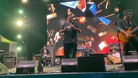Ndarboy Genk Sukses Hibur Penggemar di Konser Rhapsody Nusantara