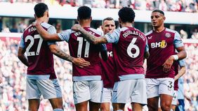 Aston Villa telah mencapai puncak kejayaan mereka setelah memastikan tiket Liga Champions untuk musim depan.Kepastian ini didapat setelah rival mereka dalam perebutan posisi empat besar Liga Premier, Tottenham Hotspur, menelan kekalahan 0-2 dari Manc