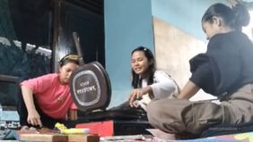 Belakangan viral di media sosial yang memperlihatkan tiga remaja tengah asyik masak namun kompor portable yang digunakan meledak. 