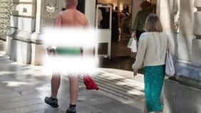 Viral seorang turis asing di Spanyol memicu kemarahan warga setempat karena berjalan-jalan di kawassan Palma, Mallorca hanya mengenakan celana dalam.