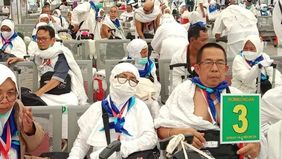 Usai salat, lanjut Muchlis, jemaah juga diimbau untuk tidak langsung bubar dan pulang. Jemaah bisa memanfaatkan waktu untuk berzikir terlebih dahulu sambil menunggu kondisi halte tidak terlalu padat.