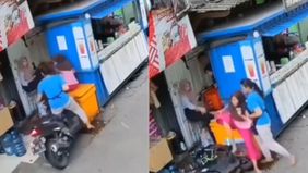 Kejadian tak terduga terjadi di salah satu warung pinggir jalan. Seorang pengendara motor menabrak warung dan bukannya meminta maaf, malah marah kepada pemilik warung yang ditabraknya!