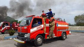 Ada kejadian unik dan menggemaskan yang terjadi di kawasan Kabupaten Semarang, Jawa Tengah. Petugas pemadam kebakaran (damkar), yang biasanya bertugas untuk memadamkan api atau mengevakuasi hewan, kali ini mereka memiliki tugas baru.