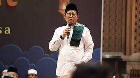 Sebuah insiden di salah satu masjid Indonesia memicu kontroversi. Sekelompok warga mengundang seorang biksu untuk menghadiri acara di masjid. Ketua MUI, Muhammad Cholil Nafis, mengkritik keras tindakan ini dan menyebutnya "kebablasan".