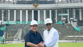 Menteri Badan Usaha Milik Negara (BUMN) Erick Thohir bersama pengusaha properti asal Uni Emitar Arab (UAE) Mohammed Ali Rashed Alabbar melakukan kunjungan ke Ibu Kota Nusantara (IKN) di Kalimantan Timur.
