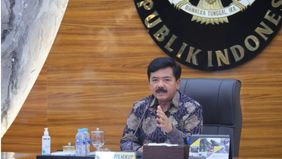 Menteri Koordinator Bidang Politik, Hukum, dan Keamanan Indonesia Hadi Tjahjanto mengatakan pihaknya sudah memblokir 5.000 rekening yang terlibat dalam praktek judi online.