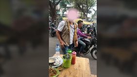 Baru-baru ini, media sosial dihebohkan dengan video yang menunjukkan seorang petugas pajak mendatangi seorang pedagang kaki lima (PKL) di sebuah pasar tradisional.