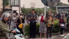 Operasional MRT Jakarta dihentikan sementara imbas insiden konstruksi yang sedang dikerjakan di gedung Kejaksaan Agung jatuh pada Kamis, 30 Mei 2024, mengakibatkan terjadinya penumpukan penumpang saat jam pulang kantor.