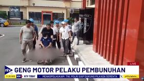 Polisi Meringkus Tiga Pelaku Pembunuhan Sadis Di Jalan Raya Gading Tutuka, Kecamatan Soreang, Kabupaten Bandung.

