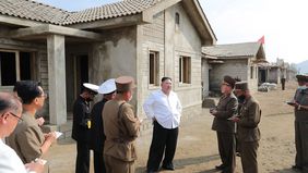 pemerintahan Kim Jong Un telah membangun 10.000 unit rumah untuk warga secara gratis dan jumlahnya semakin meningkat.