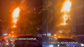 Terjadi kebakaran di salah satu rumah toko (ruko) yang berada di kawasan Pantai Indah Kapuk (PIK), Kapuk Muara, Penjaringan, Jakarta Utara. Dalam unggahan di akun TikTok @melclarks, peristiwa kebakaran tersebut terjadi pada Selasa malam, 4 Juni 2024 