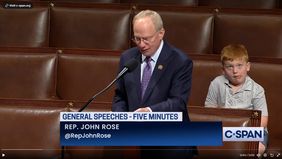 Pidato terbaru anggota Parlemen Tennessee John Rose di Capitol Hill sungguh tak terlupakan, namun mungkin tidak sesuai dengan keinginan sang politisi. Sebab, sang putra yang bernama Guy mencuri perhatian dengan beberapa kekonyolan.