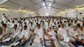 Mabit di Muzdalifah dengan cara murur adalah mabit yang dilakukan dengan cara melintas di Muzdalifah, setelah menjalani wukuf di Arafah. 