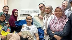 Fadlan Muhammad terlihat bahagia meskipun merayakan hari ulang tahunnya di rumah sakit.