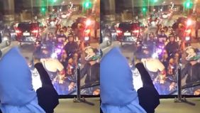 Sebuah video menunjukkan seorang emak-emak marah kepada para pemotor yang menggunakan jalur Transjakarta viral di media sosial.
