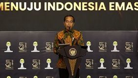 Presiden Joko Widodo (Jokowi) meminta agar pengusaha tidak khawatir saat presiden berganti, karena program yang ada adalah berkelanjutan.