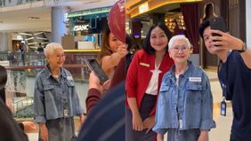 Film asal Thailand yang berjudul How To Make Millions Before Grandma Dies laris manis di Indonesia. Jutaan penonton telah memenuhi bioskop untuk menyaksikan film tersebut sampai air mata pun jatuh ketika melihat tayangan film tersebut. 