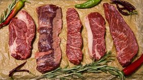 Menyimpan daging kurban dengan benar sangat penting untuk menjaga kesegarannya dan memastikan daging tetap aman untuk dikonsumsi dalam jangka waktu yang lama. Yuk intip tipsnya berikut ini.