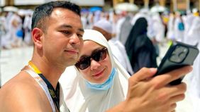 Raffi Ahmad digeruduk netizen agar berhenti bikin konten selama ibadah haji agar lebih fokus dan khusyuk.