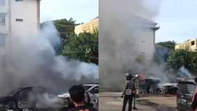 Jakarta Barat digemparkan dengan insiden kebakaran sebuah mobil yang terjadi di parkiran Satpas SIM Daan Mogot KM 11 pada siang ini, Rabu (12/06/2024). Kejadian ini langsung menarik perhatian warga dan petugas yang berada di sekitar lokasi.