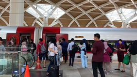 PT Kereta Cepat Indonesia China (KCIC) mencatat tiket Whoosh yang telah terjual pada periode libur Idul Adha atau periode 14 sampai dengan 18 Juni telah mencapai 85 ribu penumpang.