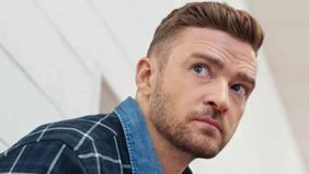 Penyanyi Justin Timberlake telah ditangkap dan didakwa melakukan pelanggaran ringan mengemudi sambil mabuk di Hamptons, New York. Ia melewati tanda berhenti dan berbelok ke jalur lalu lintas pada pukul 12:37 malam waktu setempat, menurut polisi Sag H