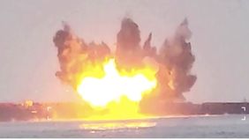 Houthi Yaman merilis sebuah video yang menunjukkan serangan terhadap kapal pengangkut batu bara MV Tutor milik Yunani di Laut Merah
