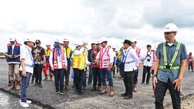 Menteri Perhubungan (Menhub) Budi Karya Sumadi kembali meninjau proyek pembangunan Bandara Ibu kota Nusantara (IKN), Kalimantan Timur, Jumat (21/6/2024).