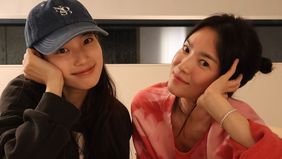 Bae Suzy dan Song Hye Kyo mendadak jadi bestie usai pamer potret nongkrong berdua.