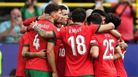 Portugal menunjukkan dominasinya di Grup F Euro 2024 dengan menaklukkan Turki 3-0 di Signal Iduna Park pada Minggu dini hari. Kemenangan ini mengantarkan mereka ke babak 16 besar dengan penuh percaya diri.