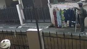 Aksi pencurian pakaian dalam wanita kembali terjadi, kali ini di Perumahan Harapan Permai 1, Kelurahan Cempaka, Kecamatan Ciputat Timur.