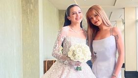 Sorn eks CLC hadir dipernikahan Beby Tsabina dan menjadi bridesmaid saat resepsi.