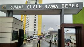 Seorang bocah berinisial QAK (6) tewas usai terjatuh dari lantai 8 Rusunawa Rawa Bebek, Cakung, Jakarta Timur. Peristiwa mengenaskan itu terjadi pada Selasa, 25 Juni 2024 kemarin. Pihak keluarga pun merasa sedih mendengar kabar meninggalnya bocah ber