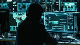 Kelompok hacker ransomware yang menyerang Pusat Data Nasional Sementara (PDNS) mengejutkan publik dengan pernyataan maaf dan janji mereka untuk merilis kunci enkripsi secara gratis. Hal ini bertujuan untuk membuka akses data pemerintah Indonesia yang