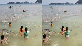 Pantai Pasir Putih, Lampung yang terkenal dengan keindahan alamnya, kini tercemar oleh sampah plastik.