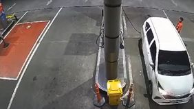 Petugas pom bensin itu tak mampu mengejarnya.
