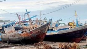 Duka mendalam menyelimuti warga Kampung Rancecet, Desa Rancapinang, Kecamatan Cimanggu, menyusul peristiwa nahas yang menimpa tujuh nelayan pada Minggu sore kemarin.