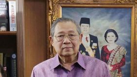 Presiden RI ke-6 Susilo Bambang Yudhoyono (SBY) menghadiri ujian doktor terbuka putranya, Agus Harimurti Yudhoyono (AHY)