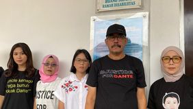 Agus Rianto ayah dari Angger Dimas hadir di Pengadilan Negeri Jakarta Timur dan mengungkapkan kekecewaannya.