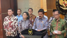 Menteri Koordinator Bidang Politik, Hukum dan Keamanan (Menko Polhukam) Hadi Tjahjanto Bersama Menteri Keuangan (Menkeu) Sri Mulyani menandatangani berita acara serah terima dan penetapan status penggunaan aset properti eks Bantuan Likuiditas Bank In