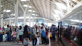 Hampir satu tahun beroperasi melayani rute Jakarta - Bandung dan sebaliknya, keretaa cepat Whoosh telah mengangkut lebih dari 5,4 juta penumpang.