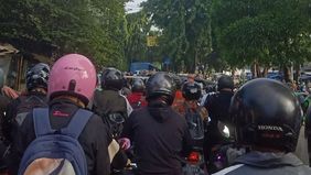 Kemacetan parah terjadi di kawasan Manggarai, Jakarta Selatan, pada pagi hari ini, Jumat, 5 Juli 2024.