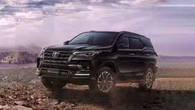 Mobil dan pengemudi melarikan diri usai kejadian 