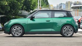 Kisaran Harga Mini Cooper EV Ini Disebut-Sebut Berada Di Antara Rp424 Jutaan Hingga Rp596 Jutaan.
