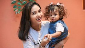 Baby Niken adalah eks personel Dewi Dewi besutan Ahmad Dhani.