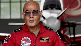 Pada tahun 2022, Deddy Corbuzier mendapatkan pangkat Letnan Kolonel (Letkol) Tituler dari Angkatan Darat. Namun, di tahun 2024 ini, seorang akademisi bernama Syamsul mengajukan gugatan terhadap pemberian pangkat Letkol Tituler kepada Deddy tersebut.