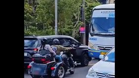 Aksi pengendara motor gede alias moge, baru-baru ini viral di media sosial karena melawan arus lalu lintas hingga nyolot ke sopir bus.